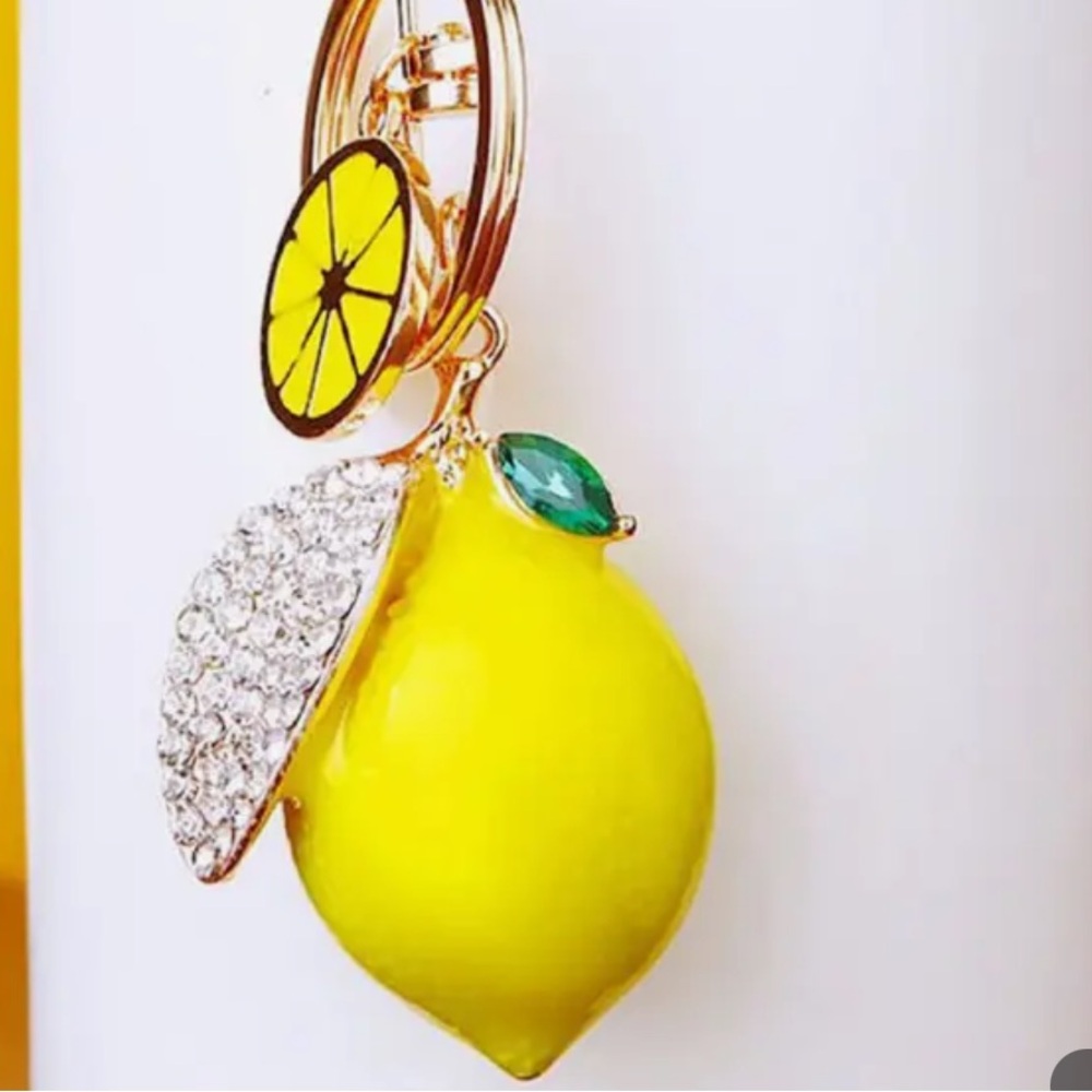 LEMON WITH CRYSTAL ACCENTS AND LEAVES BAG CHARM/KEY CHAIN NEW